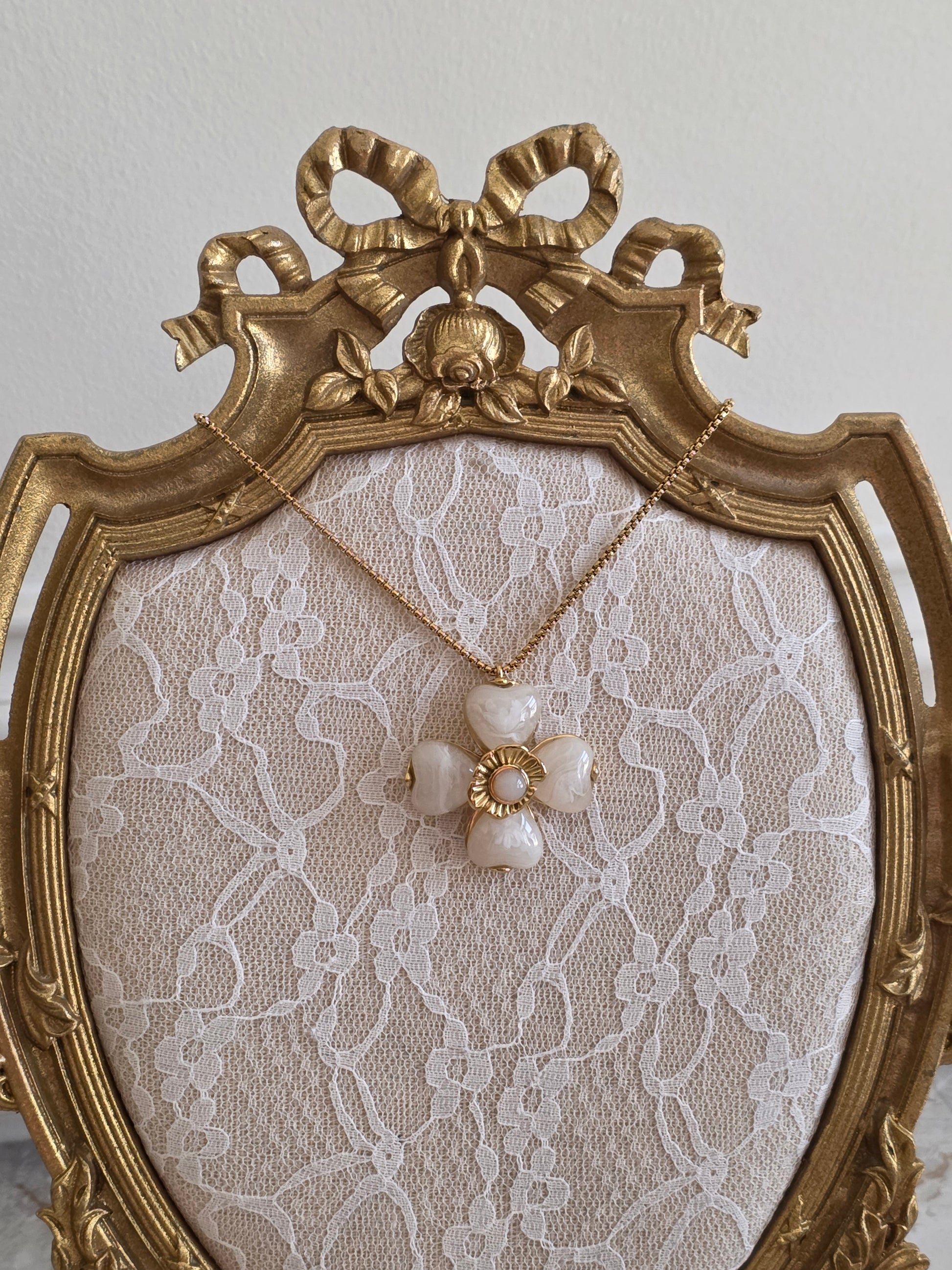 Statement gold clover necklace