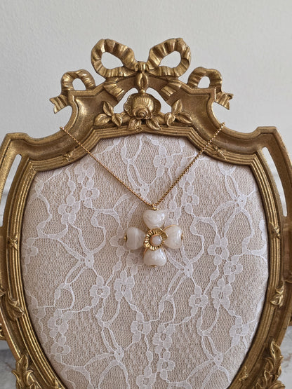 Statement gold clover necklace