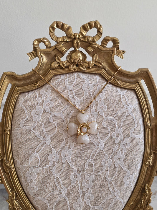 Statement gold clover necklace
