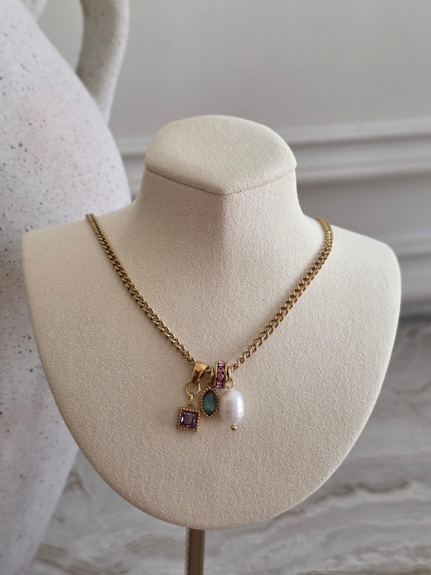 Gold coloured crystal and pearl necklace
