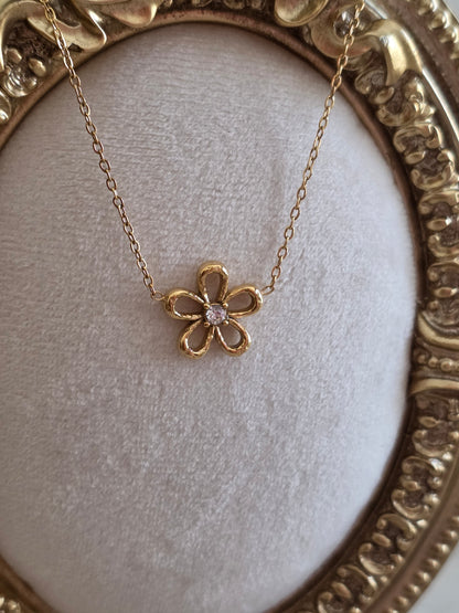 AALIYAH FLOWER NECKLACE