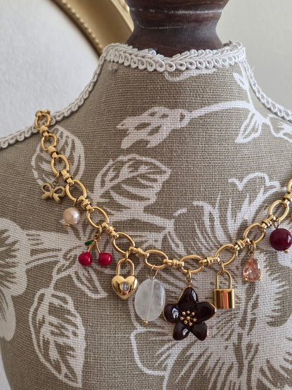 NESLI CHARM NECKLACE