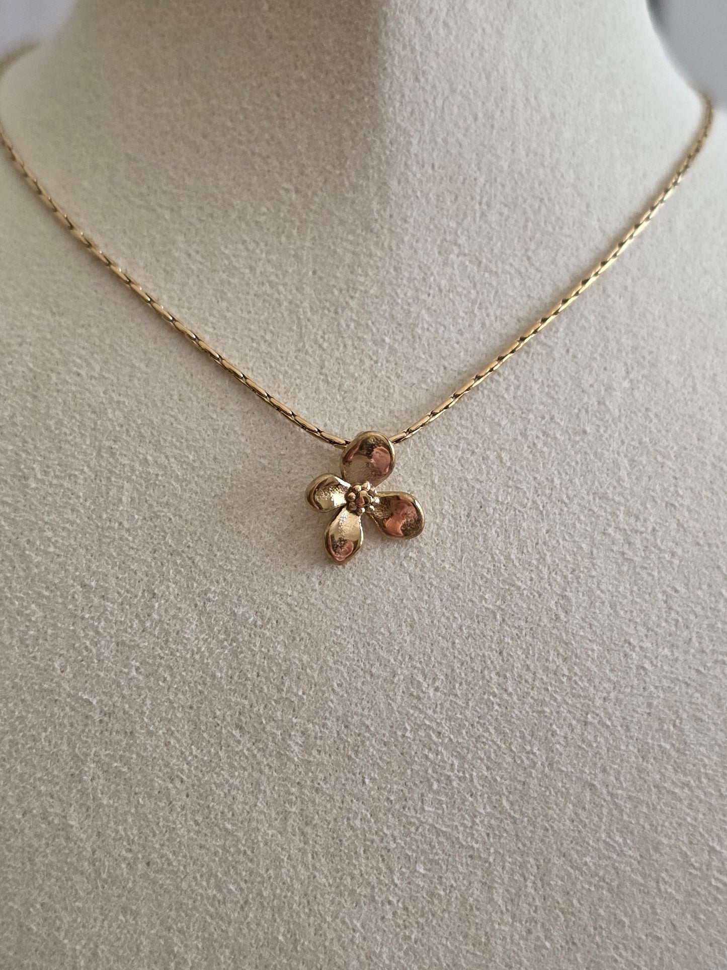 NARA PETITE FLOWER NECKLACE