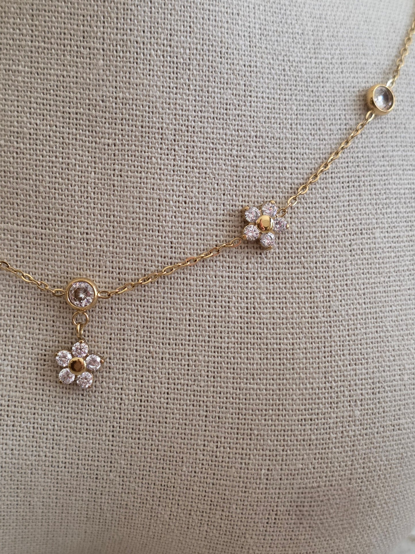 ALESSIA FLOWER NECKLACE