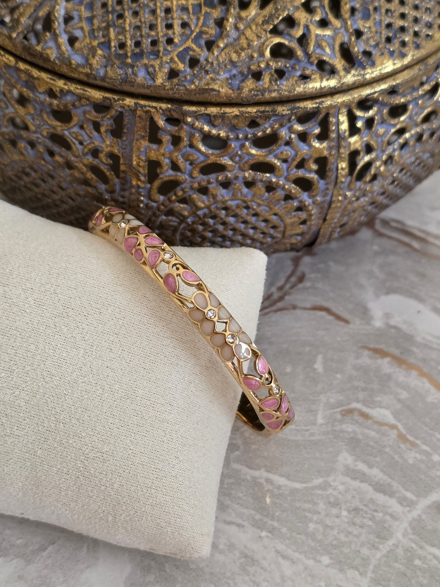 HELIN FLOWER BANGLE
