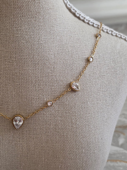 LIVIA TEARDROP NECKLACE