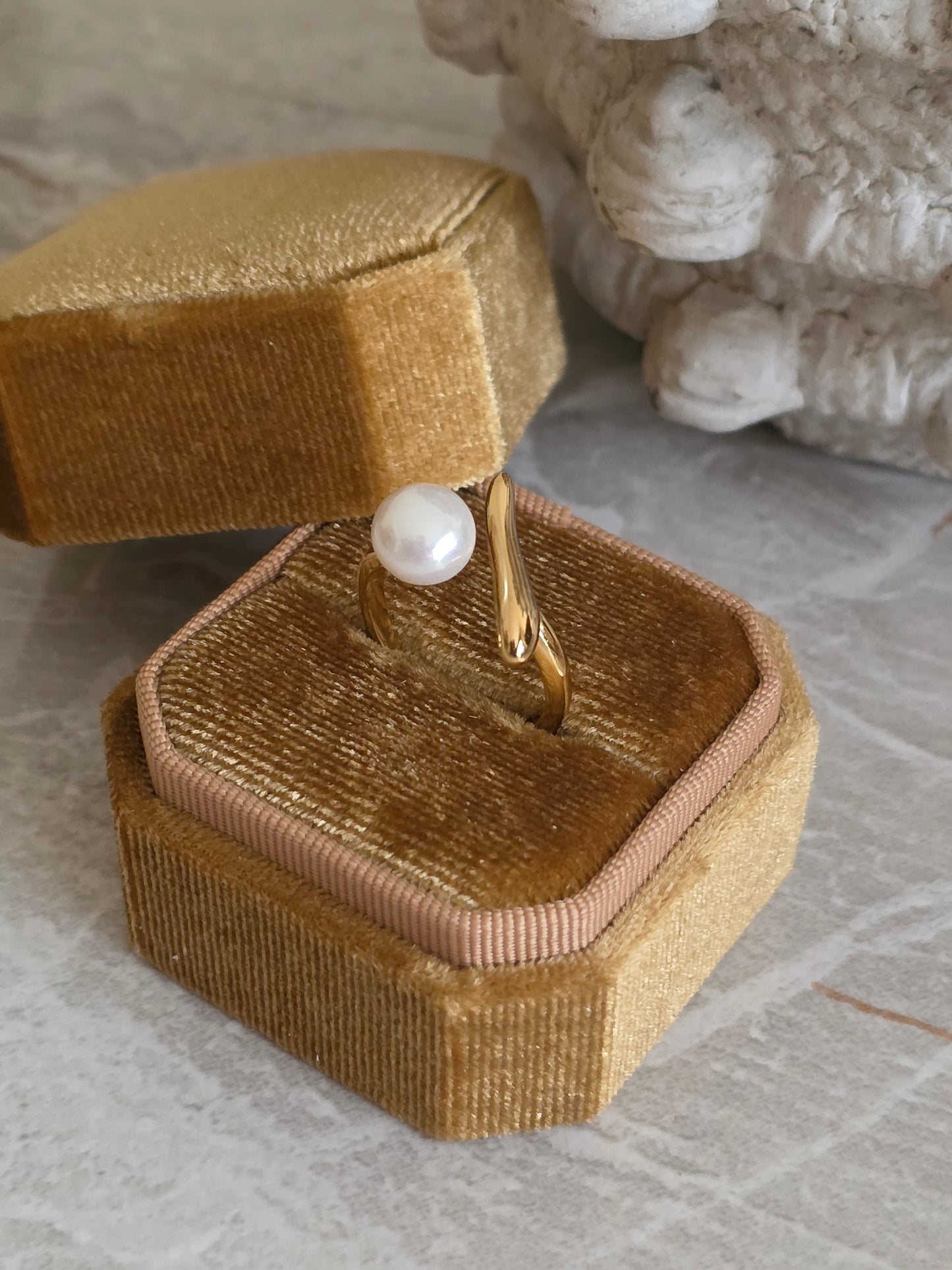 LILY PEARL RING