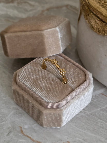 VELDA FLOWER RING