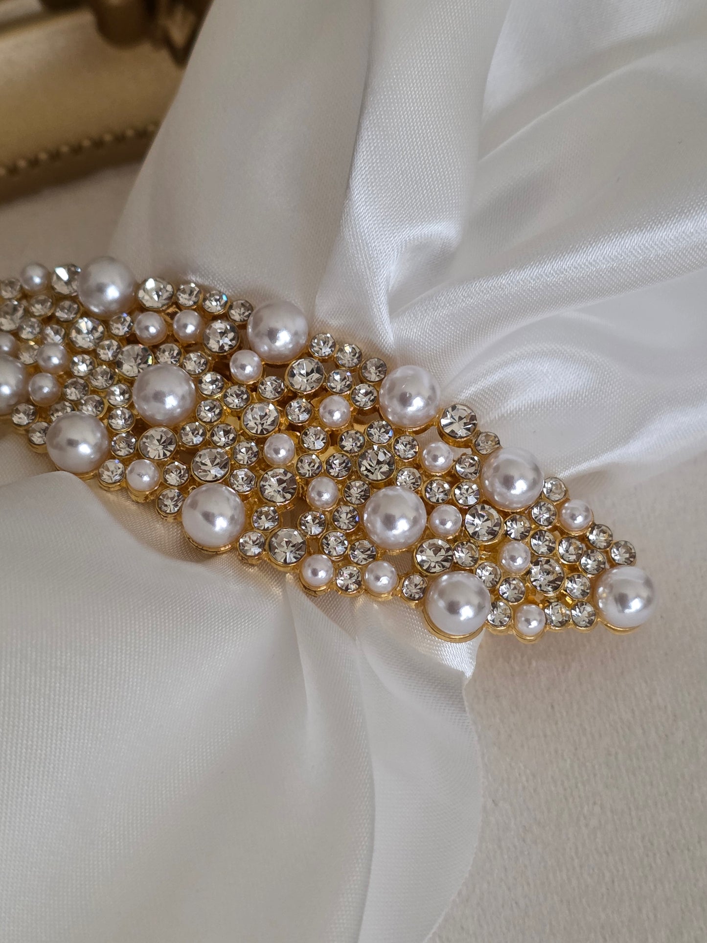 TARA PEARL HAIR CLIP