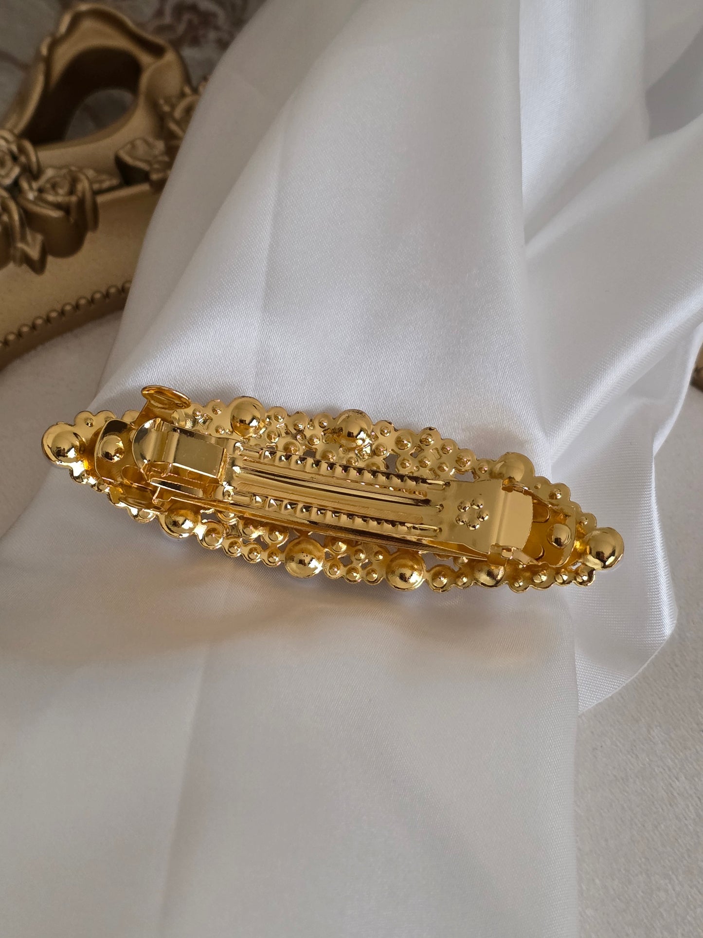 TARA PEARL HAIR CLIP