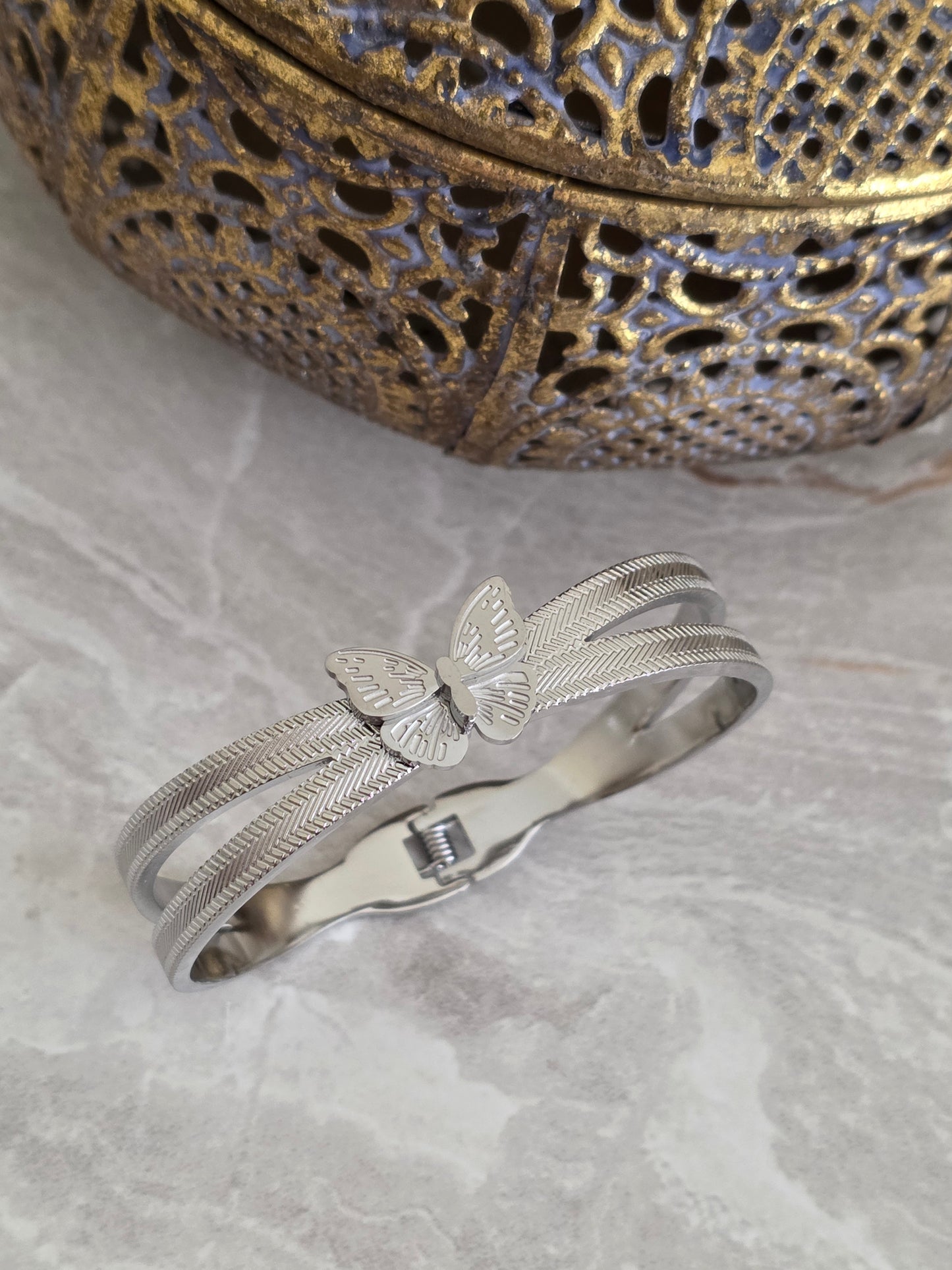 AMIRA BUTTERFLY BANGLE SILVER
