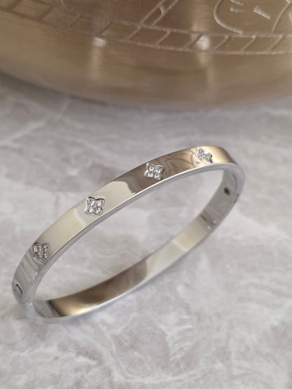 AMIRI CLOVER BANGLE SILVER