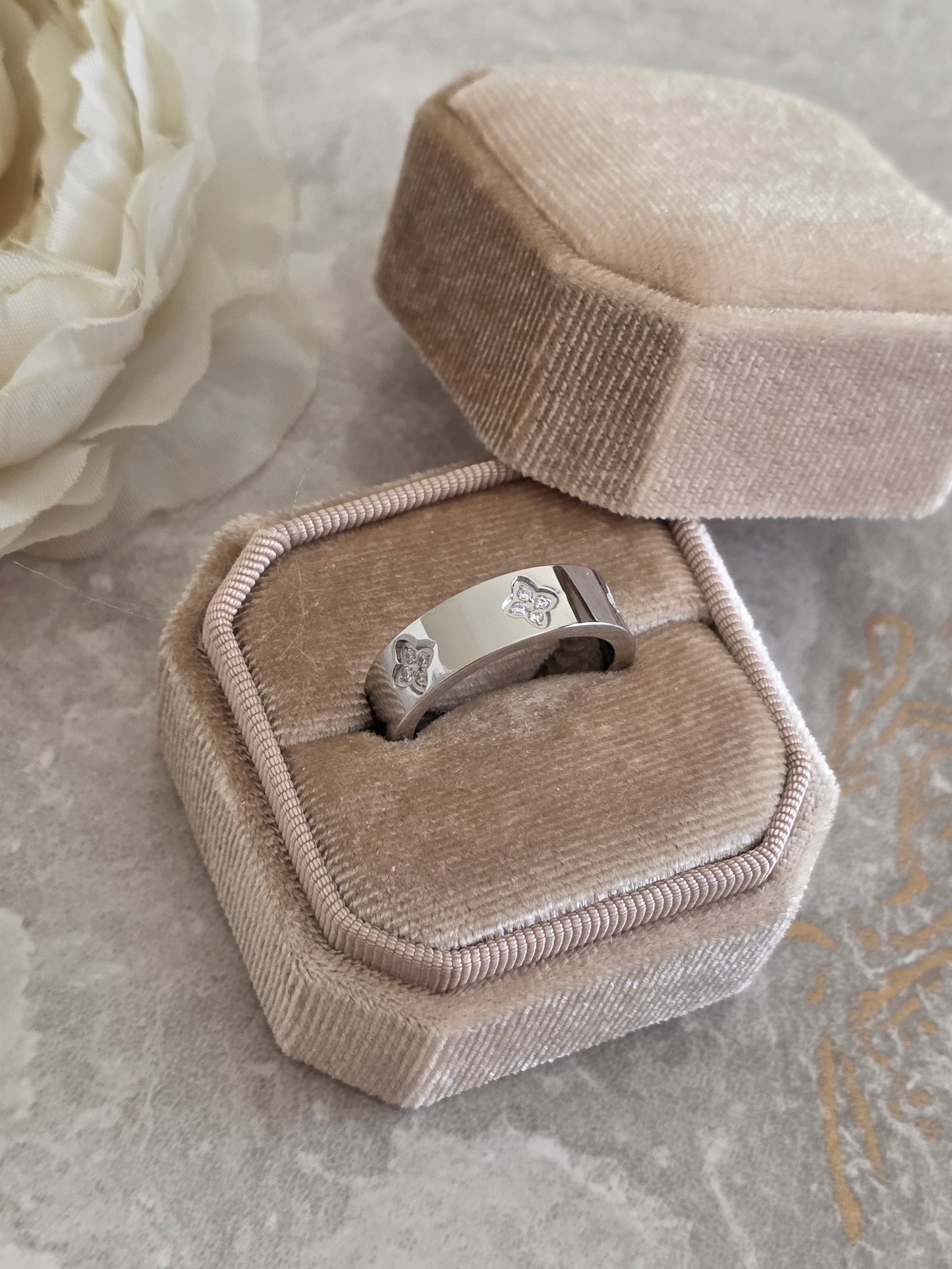AMIRI CLOVER RING SILVER