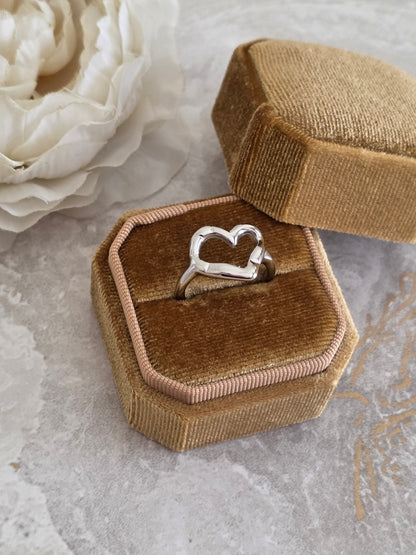NADIRA VINTAGE HEART RING SILVER