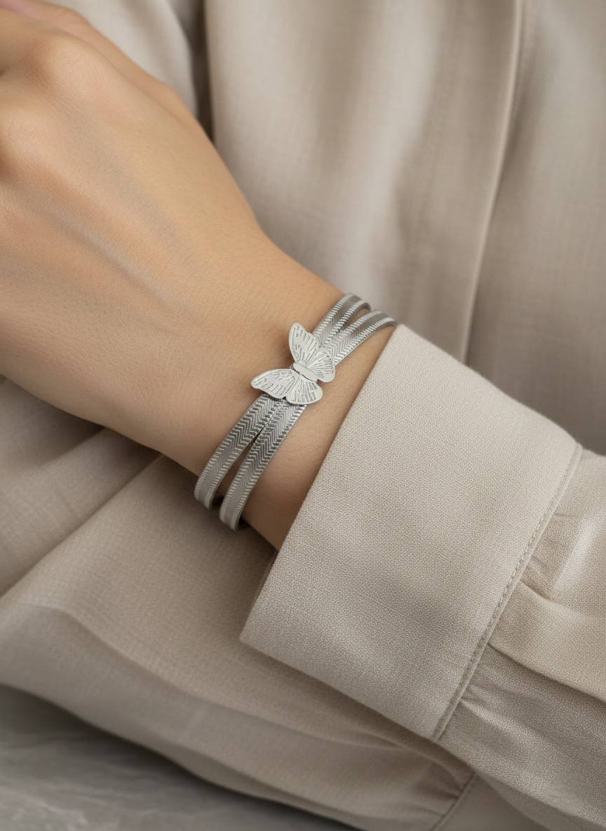 AMIRA BUTTERFLY BANGLE SILVER