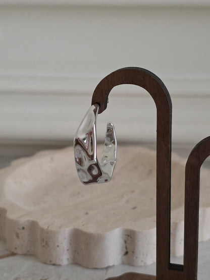 VINA HOOP EARRINGS SILVER