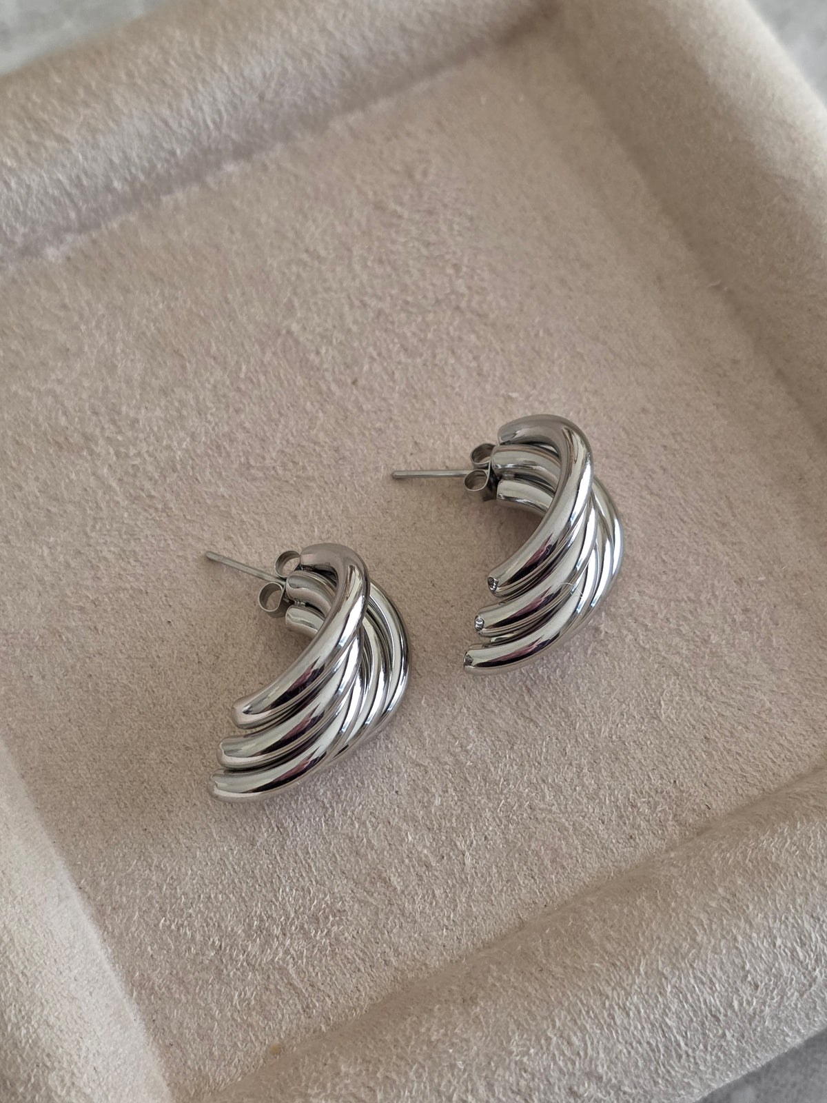 TAZMINA HOOP EARRINGS SILVER