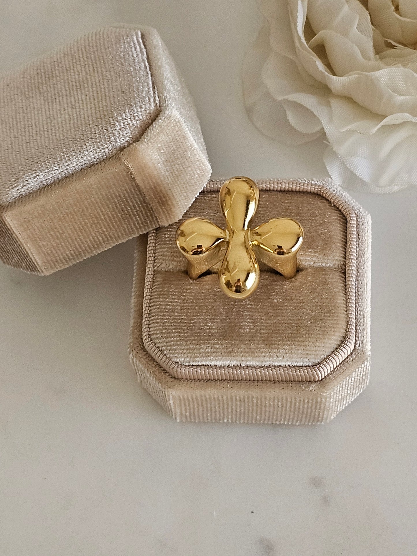 MAYA CHUNKY CLOVER RING