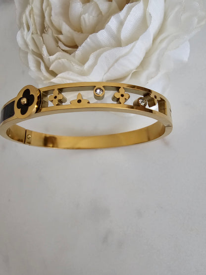 PERA CLOVER BANGLE