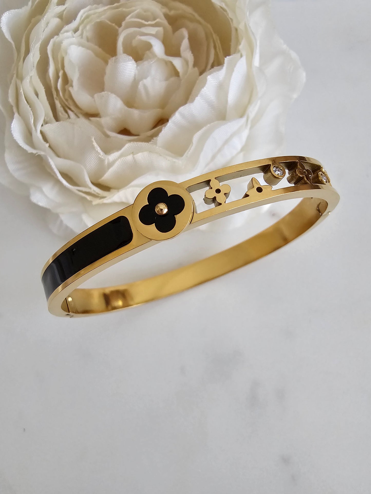 PERA CLOVER BANGLE