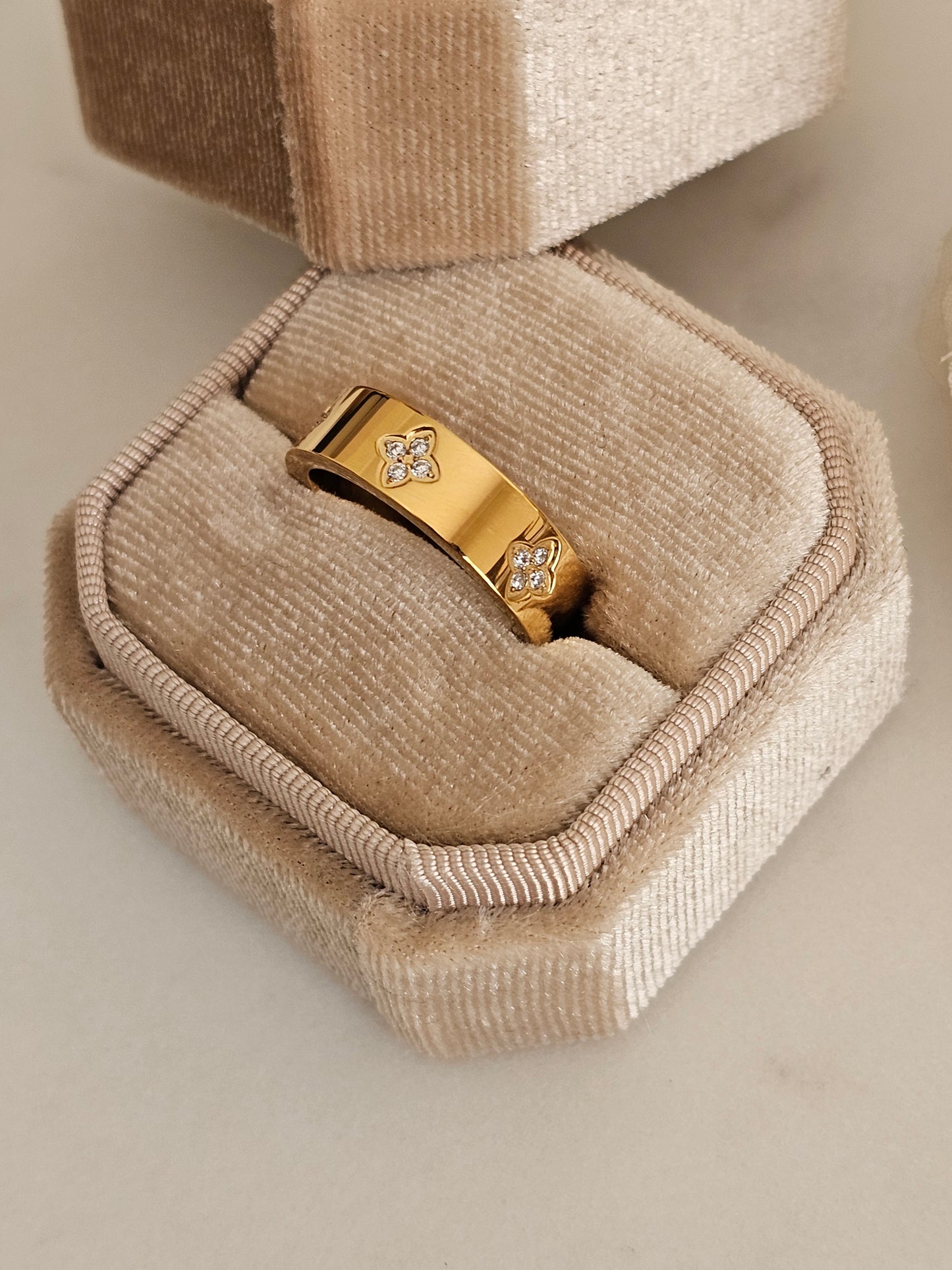 AMIRI CLOVER RING