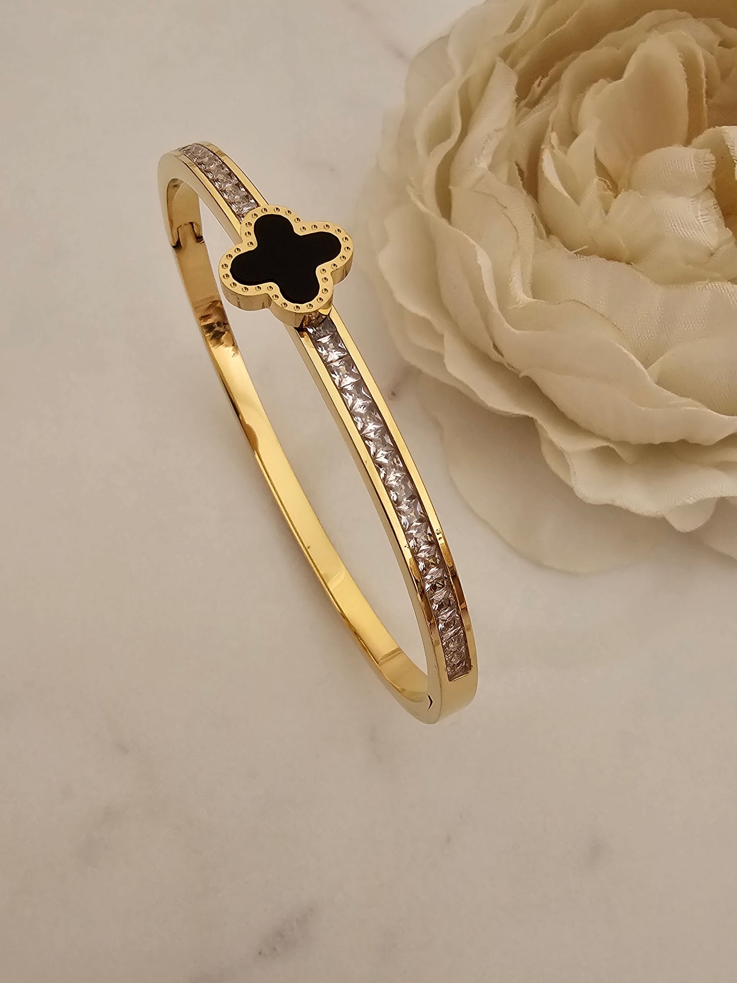 HELIN CLOVER BANGLE