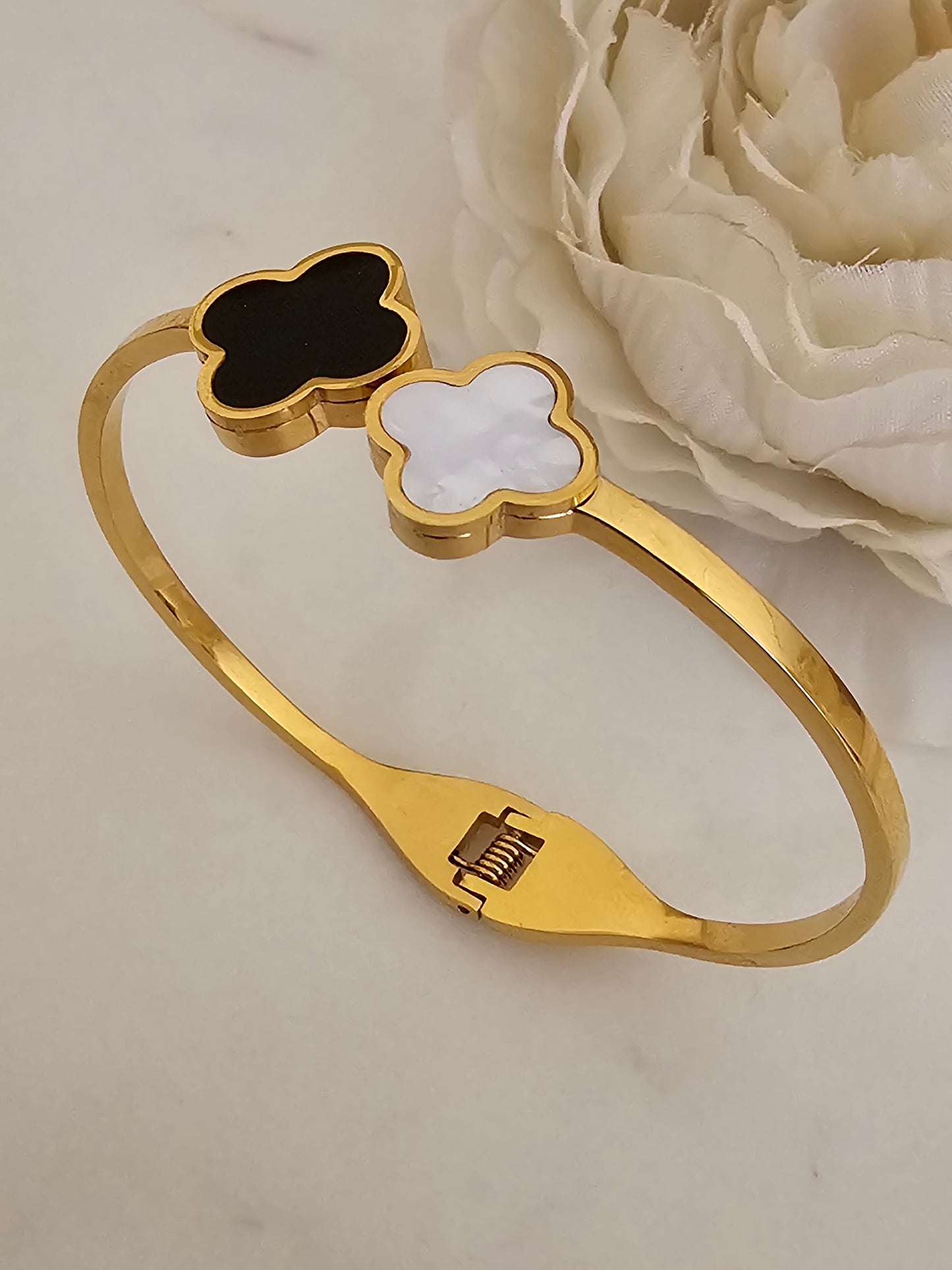 ILAY CLOVER BANGLE