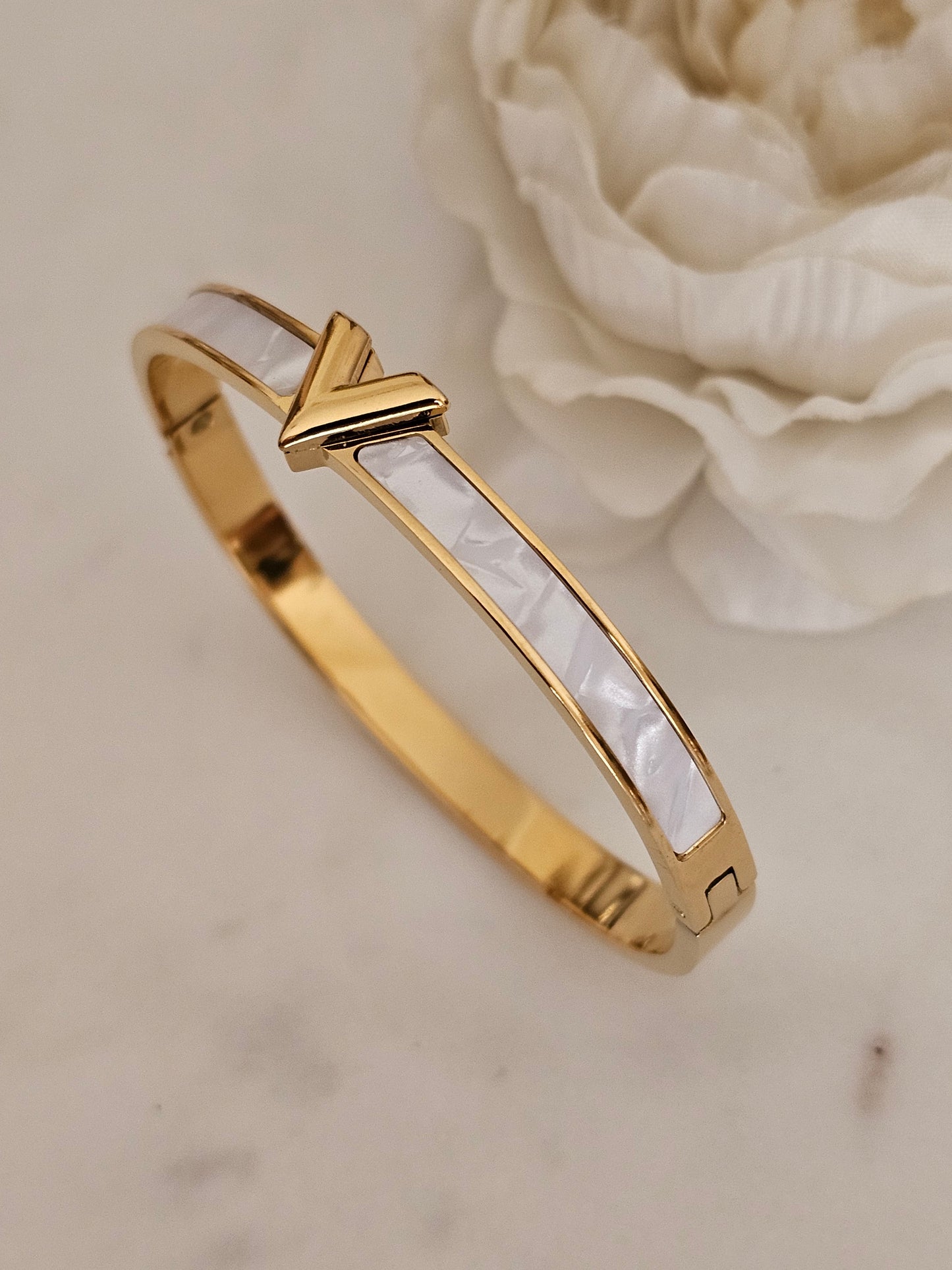 VELINA BANGLE