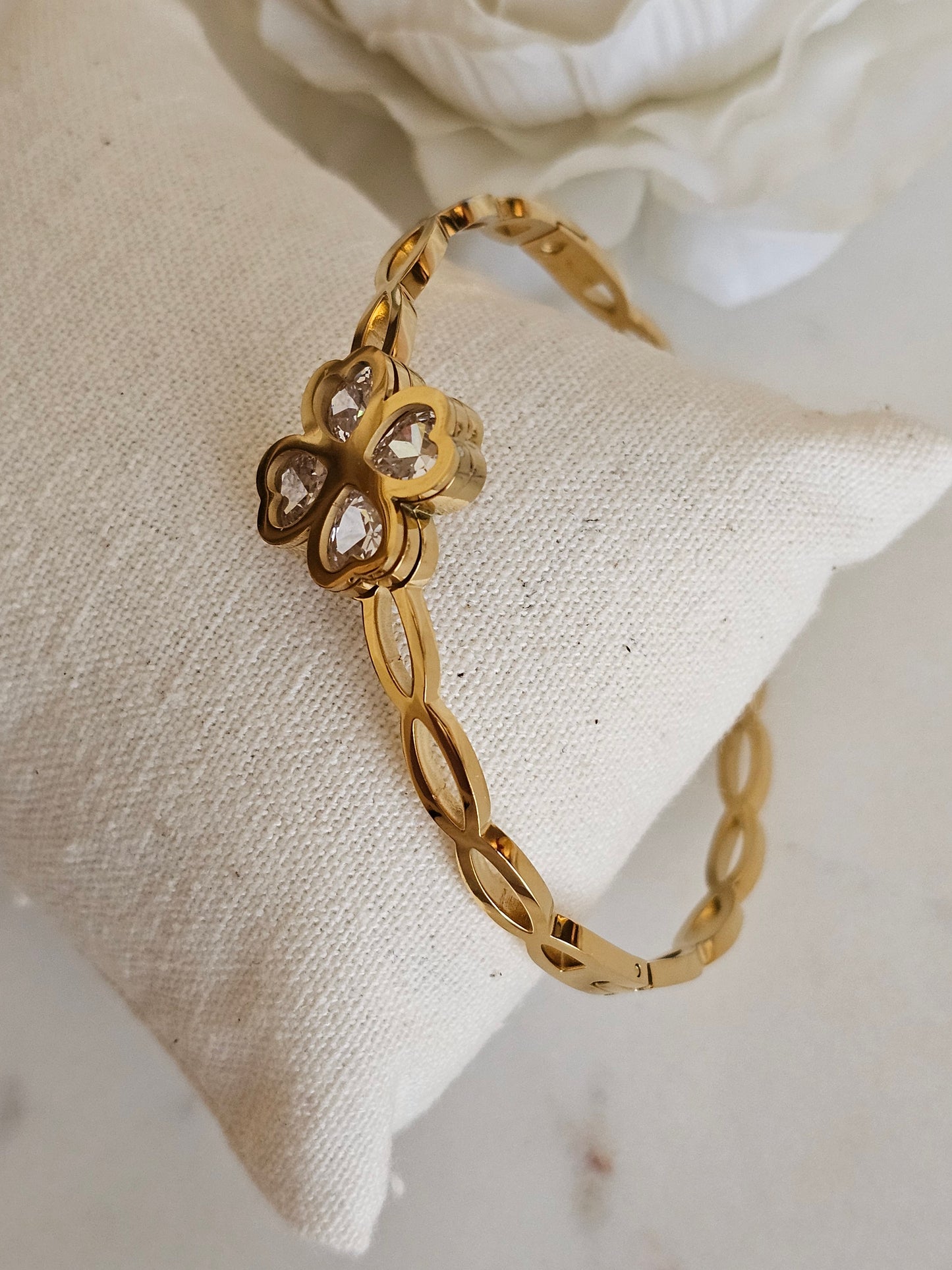 ZARA CLOVER BANGLE