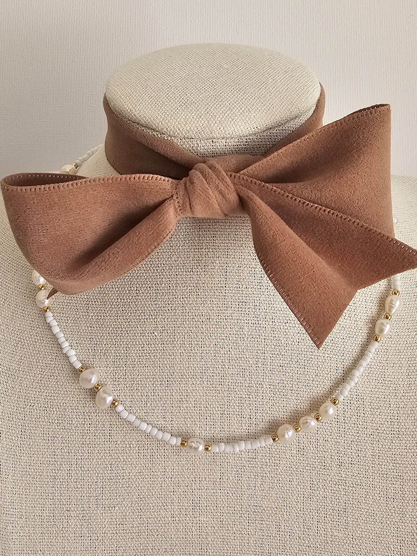 ZEYNEP WHITE NATURAL SHELL & PEARL NECKLACE