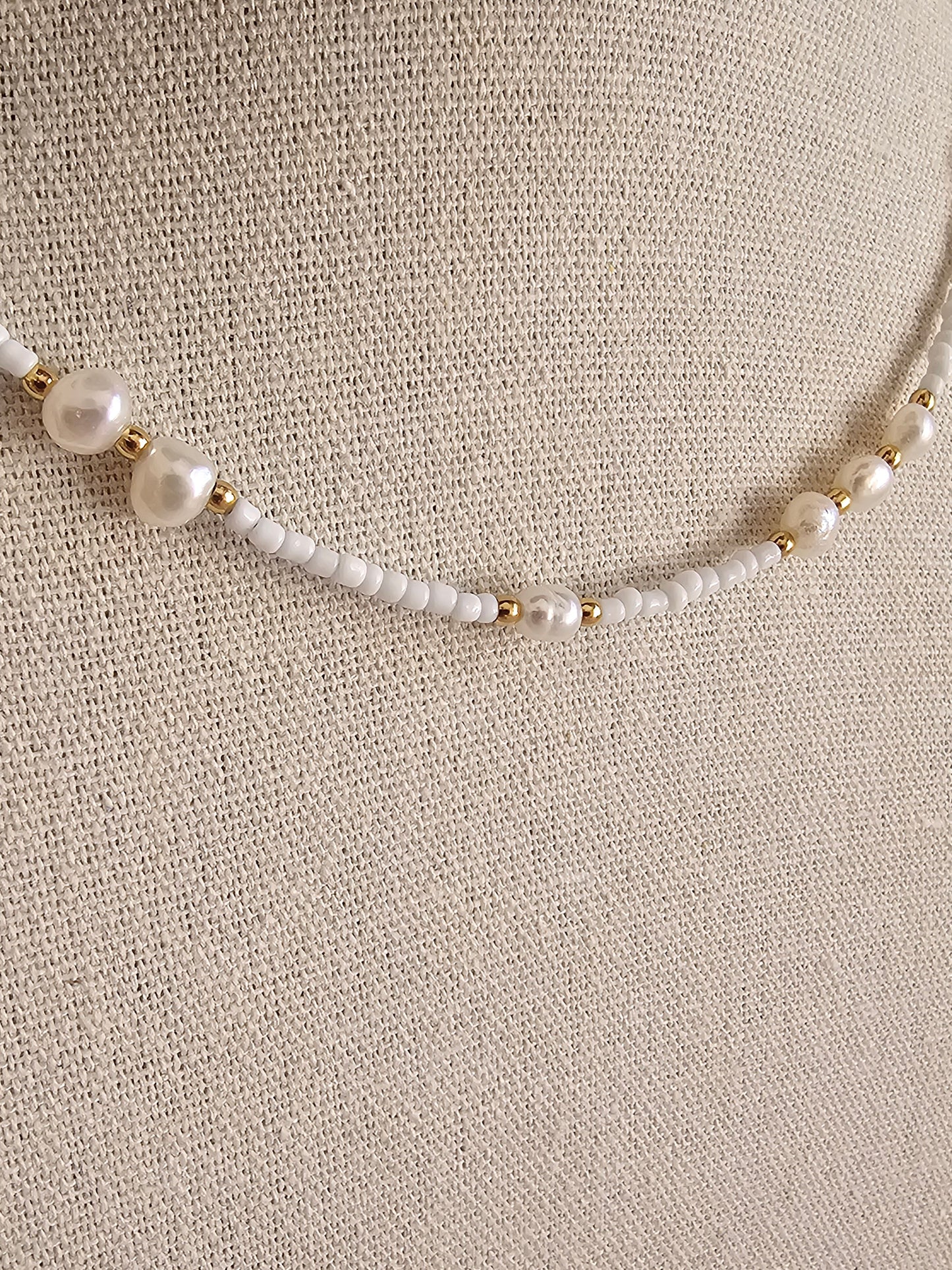 ZEYNEP WHITE NATURAL SHELL & PEARL NECKLACE