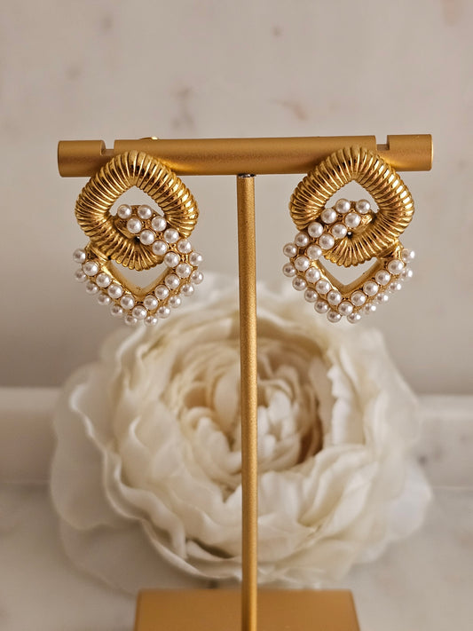 AMINA PEARL EARRINGS