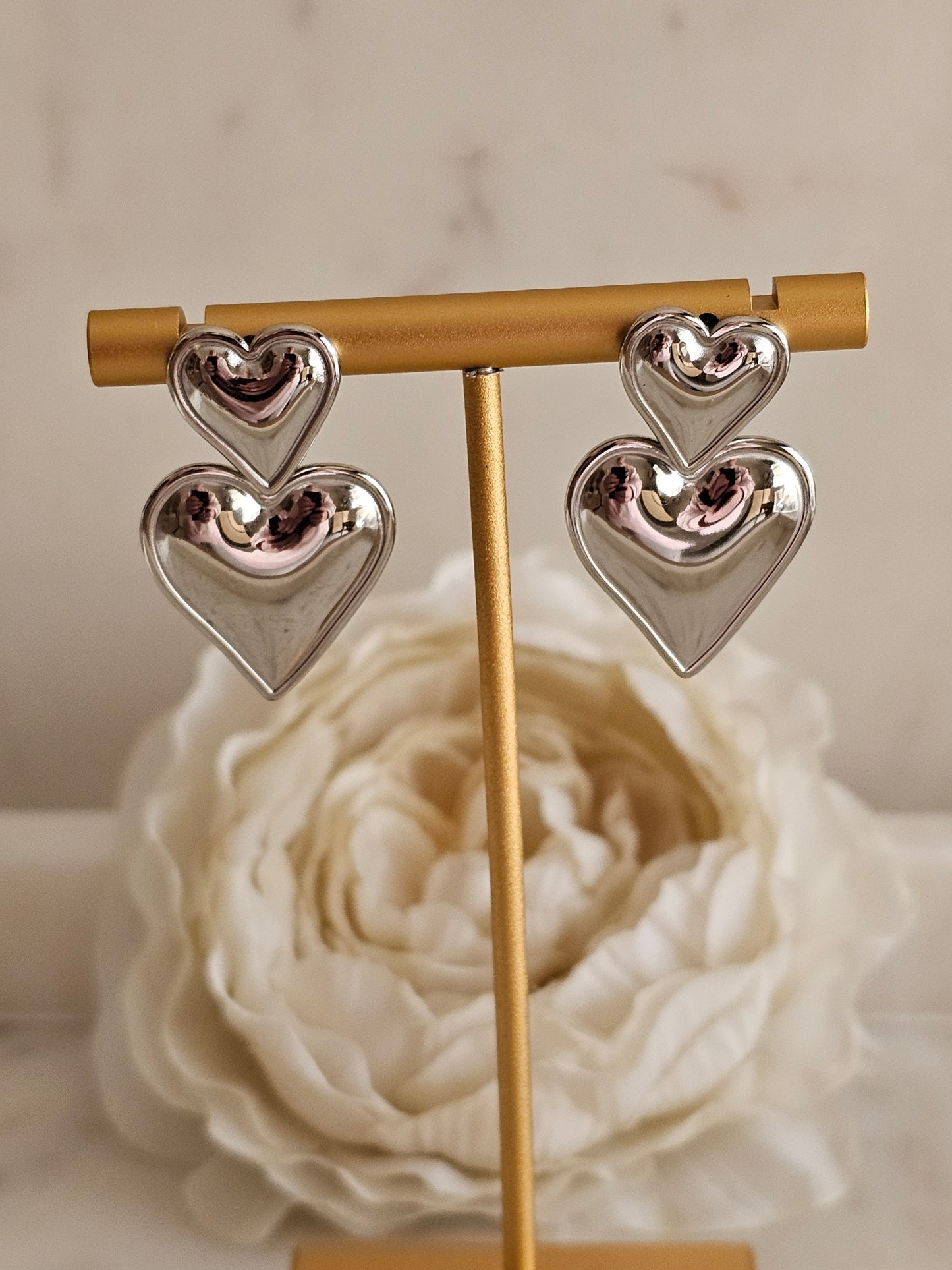 ELLA CHUNKY HEART EARRINGS