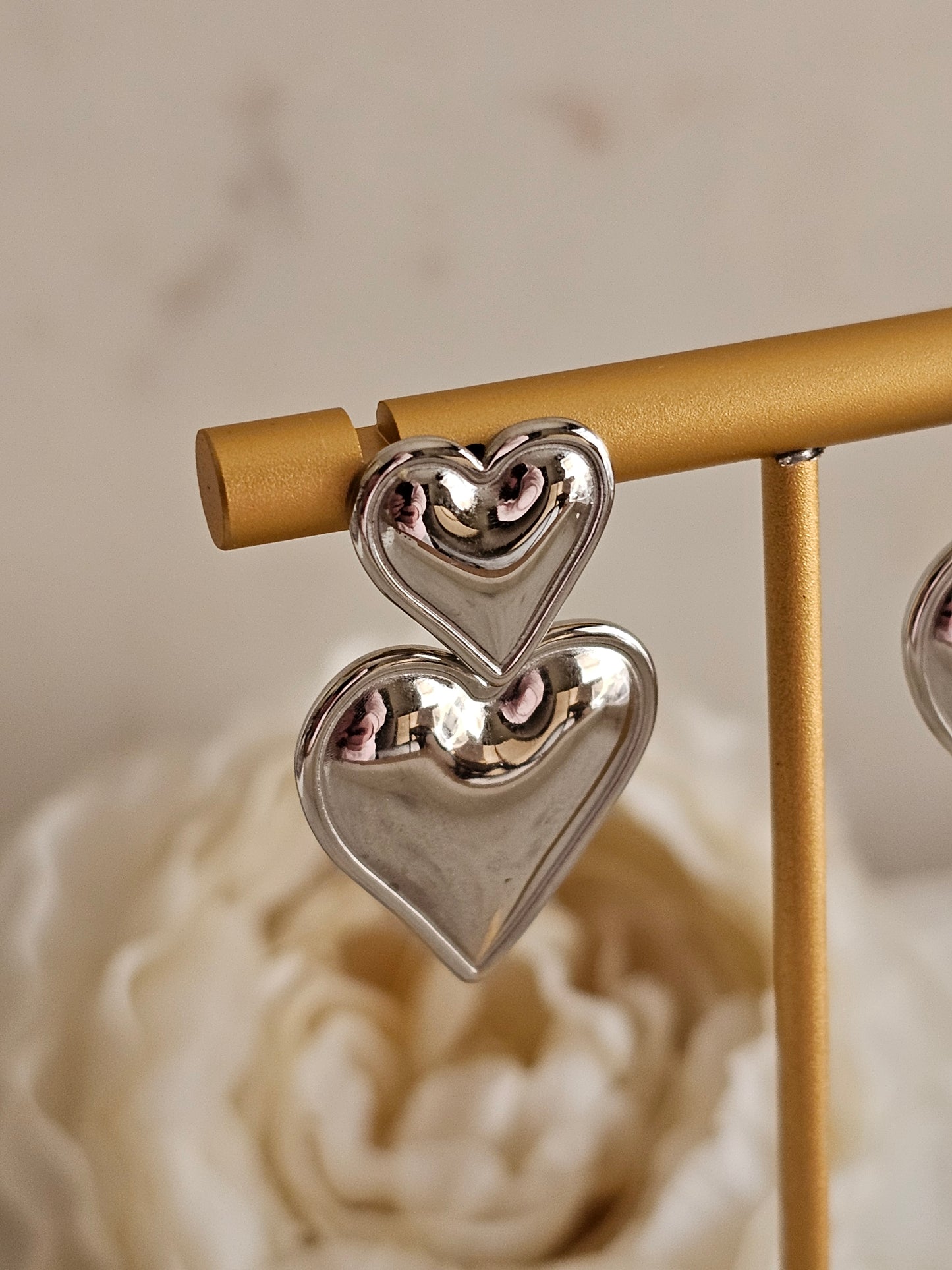 ELLA CHUNKY HEART EARRINGS