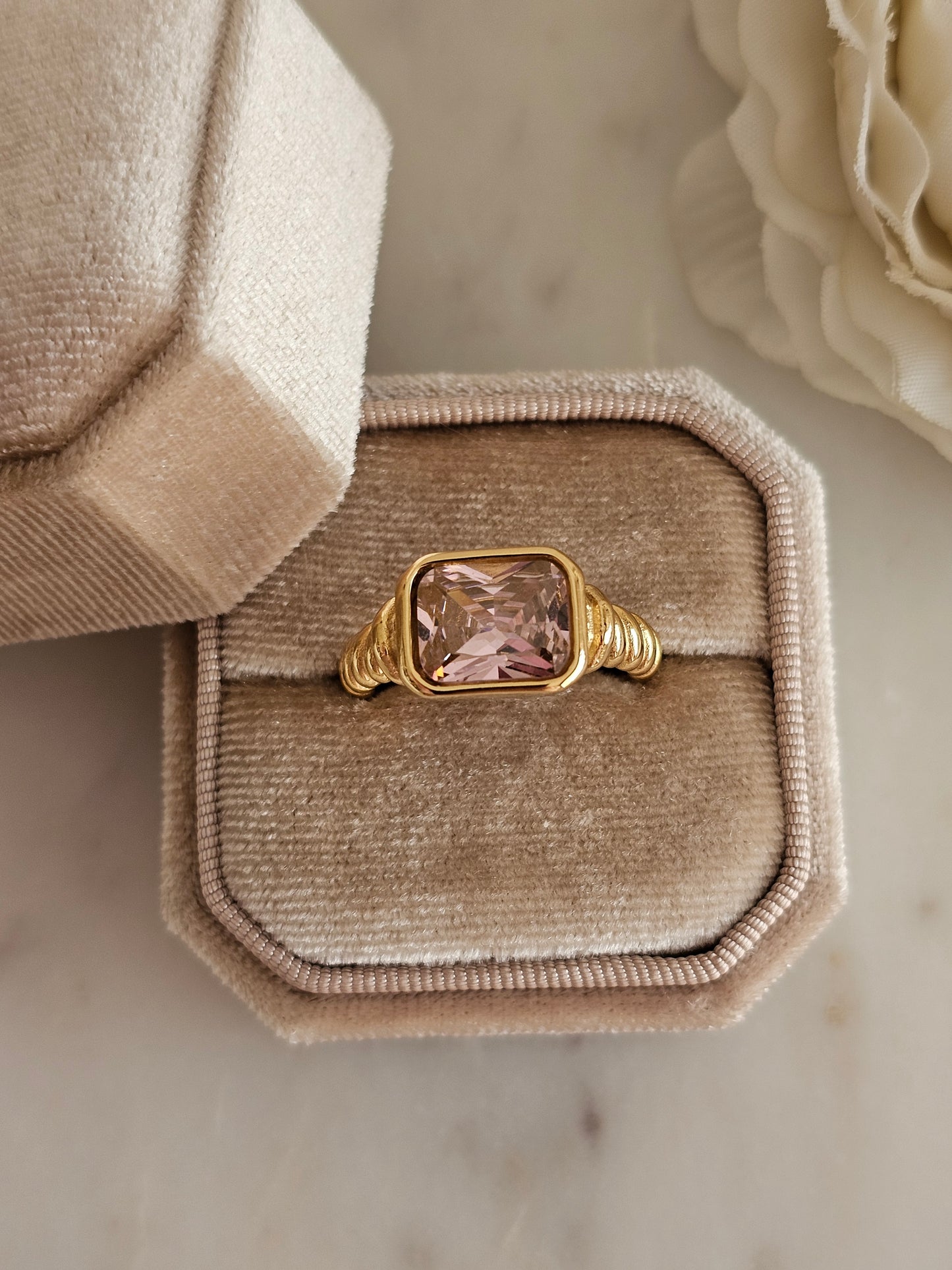 PEMBE RING