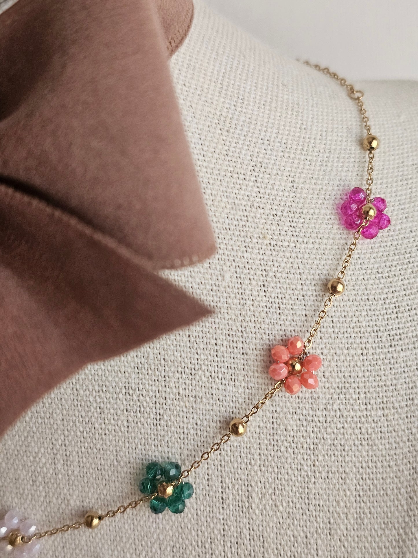 DILAN FLOWER NECKLACE