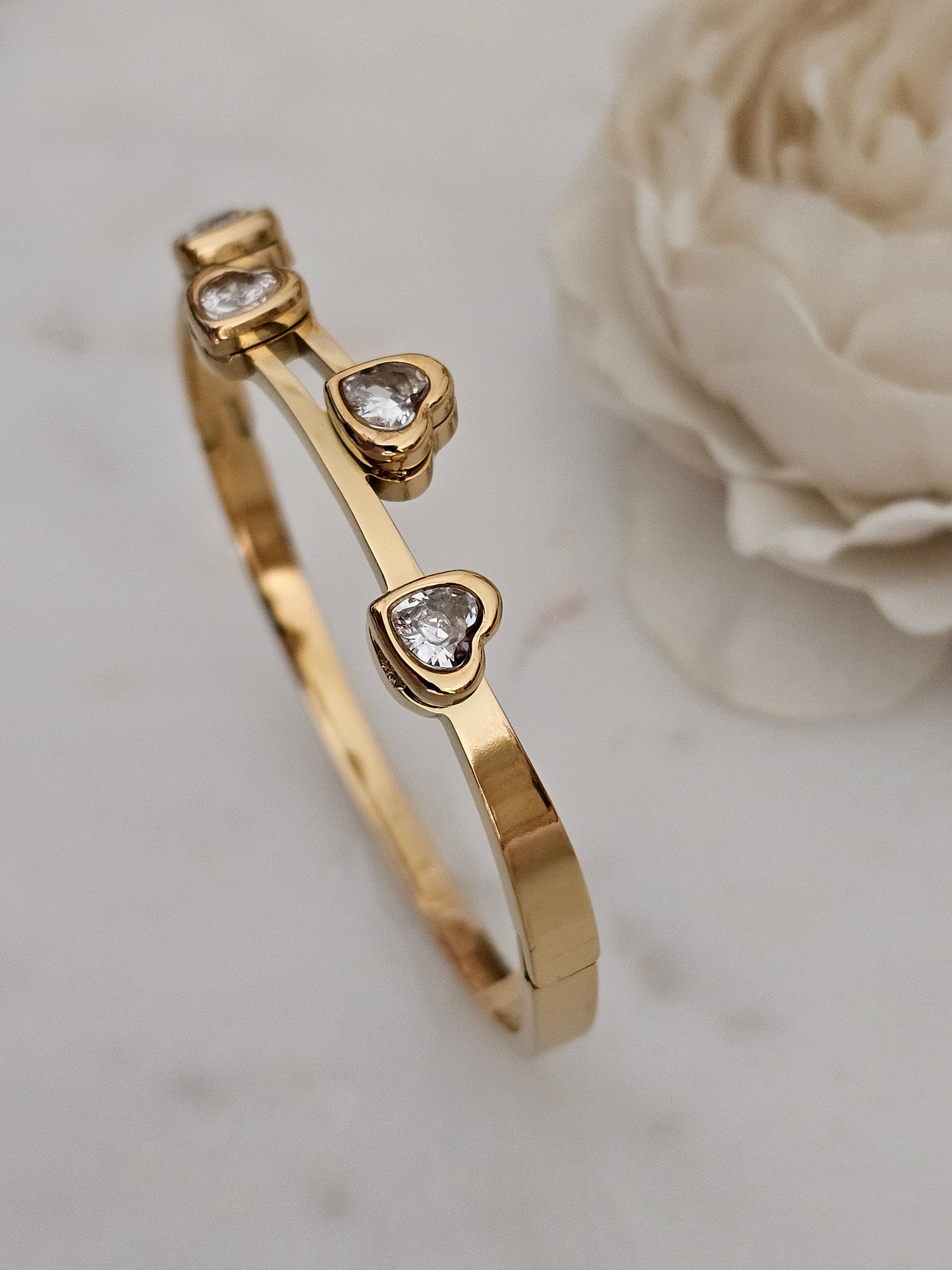 NILA HEART BANGLE