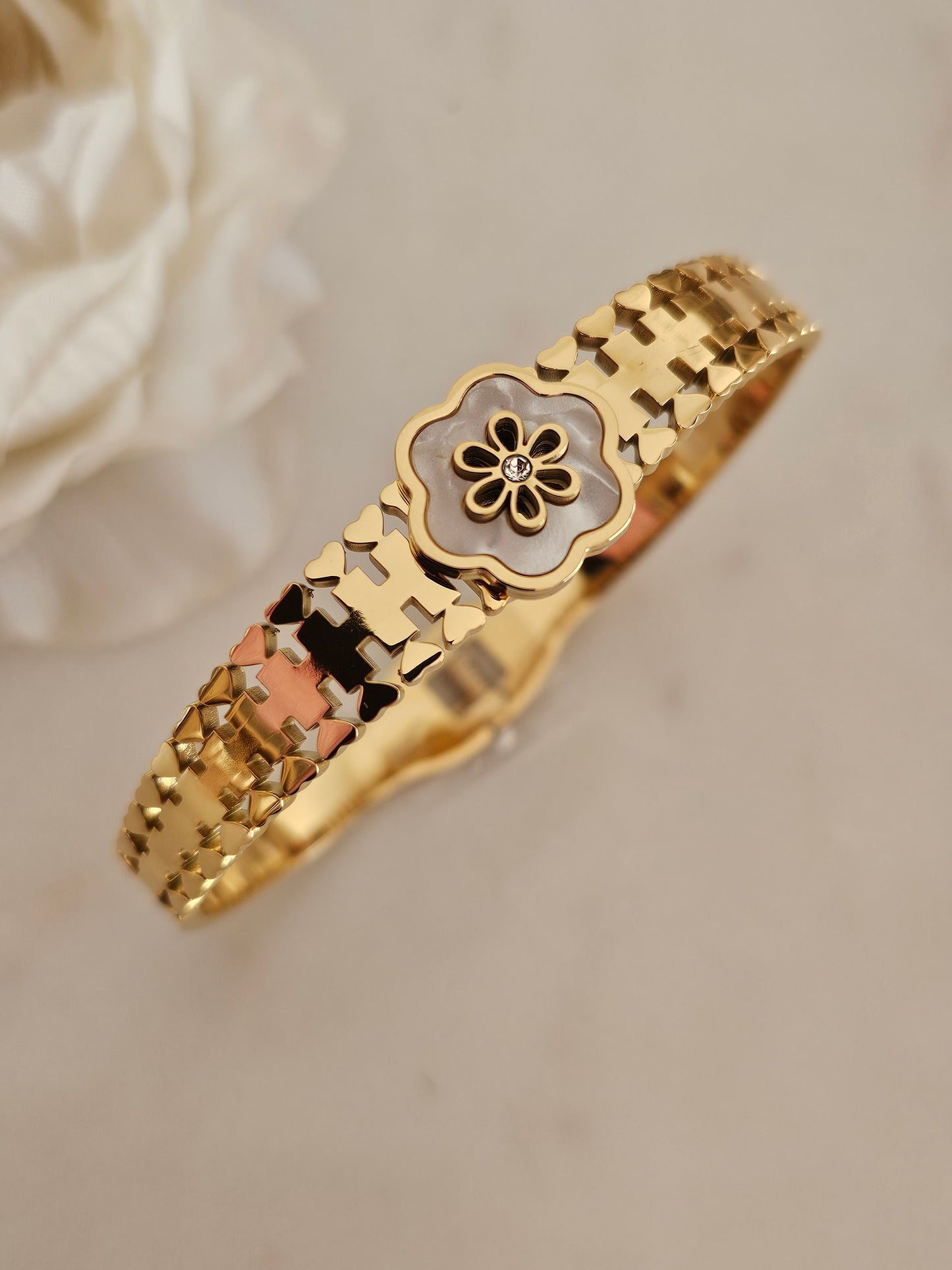 KLARA FLOWER BANGLE