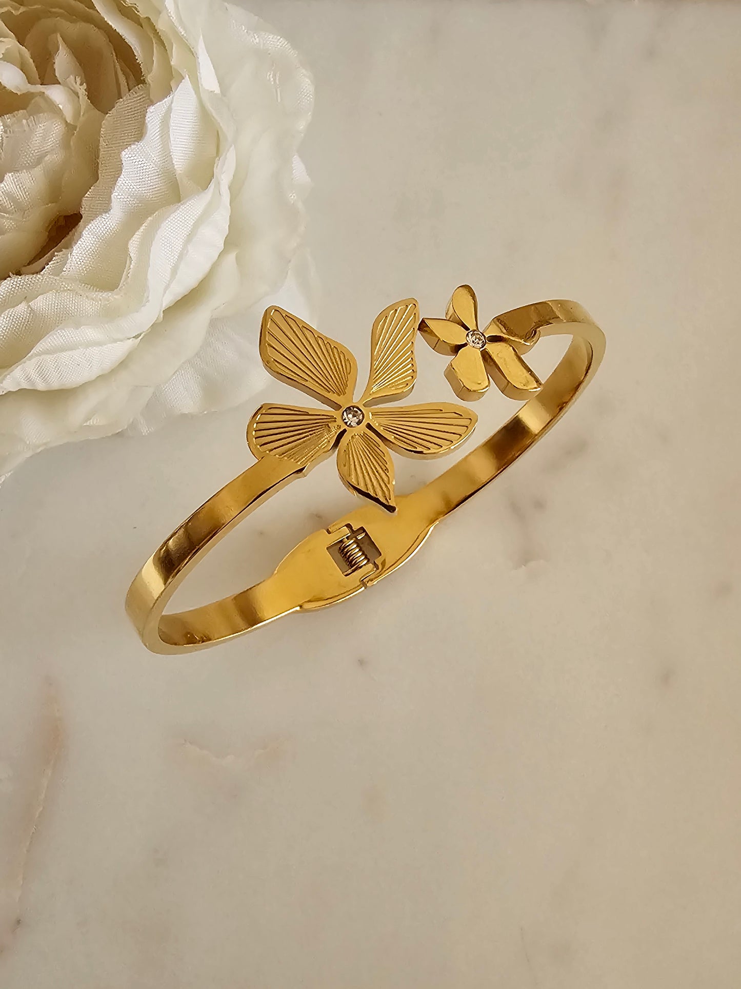 SELINA FLOWER BANGLE