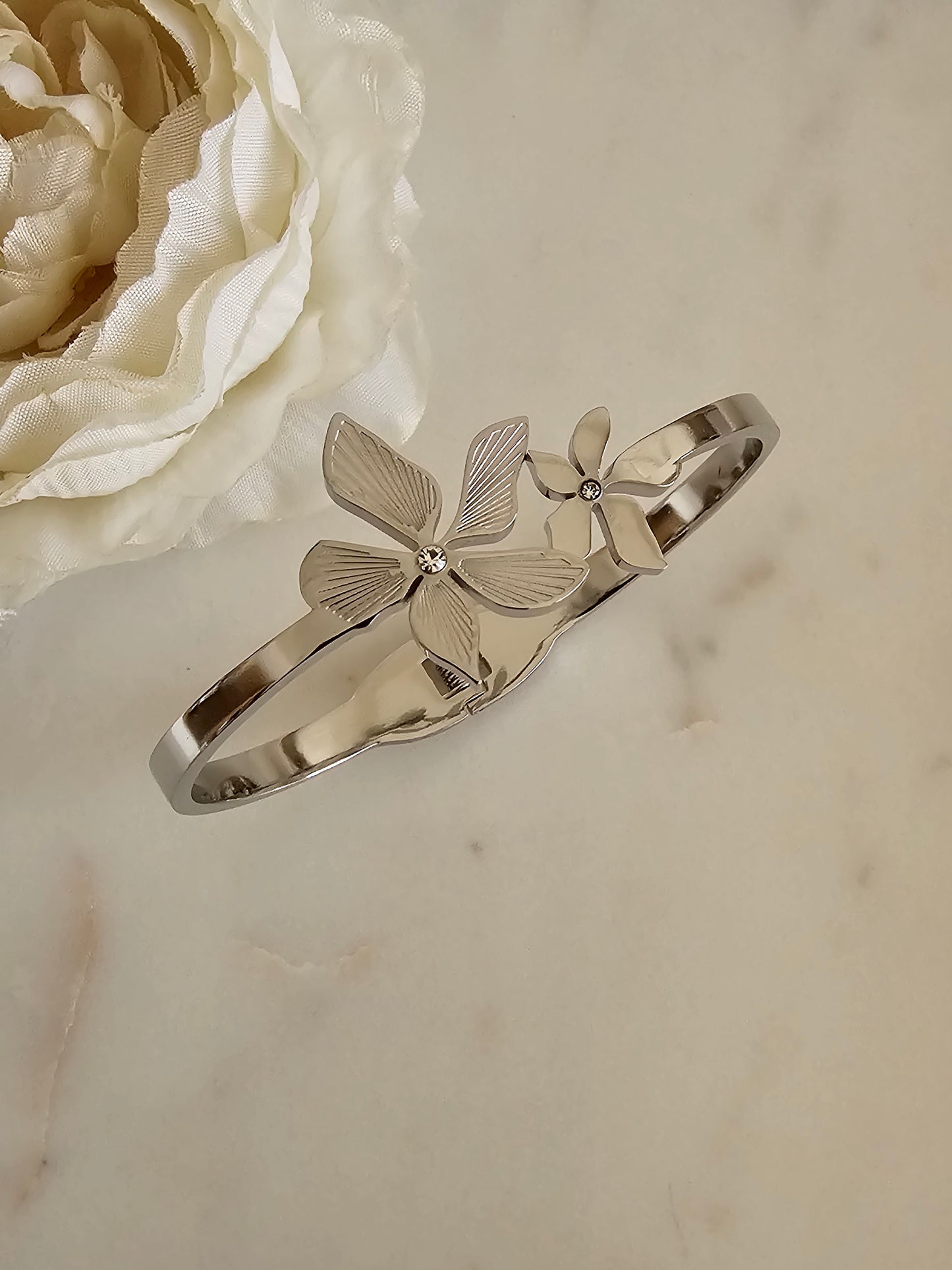 SELINA FLOWER BANGLE