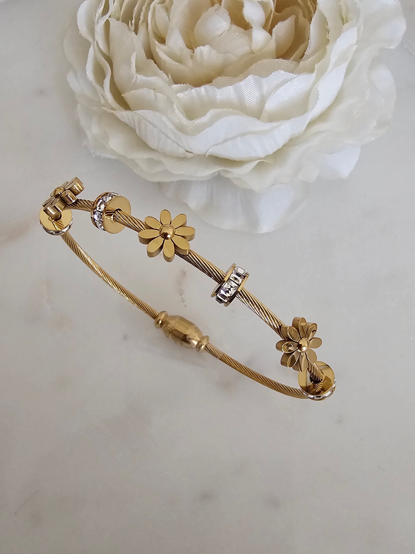 PELINA FLOWER BANGLE