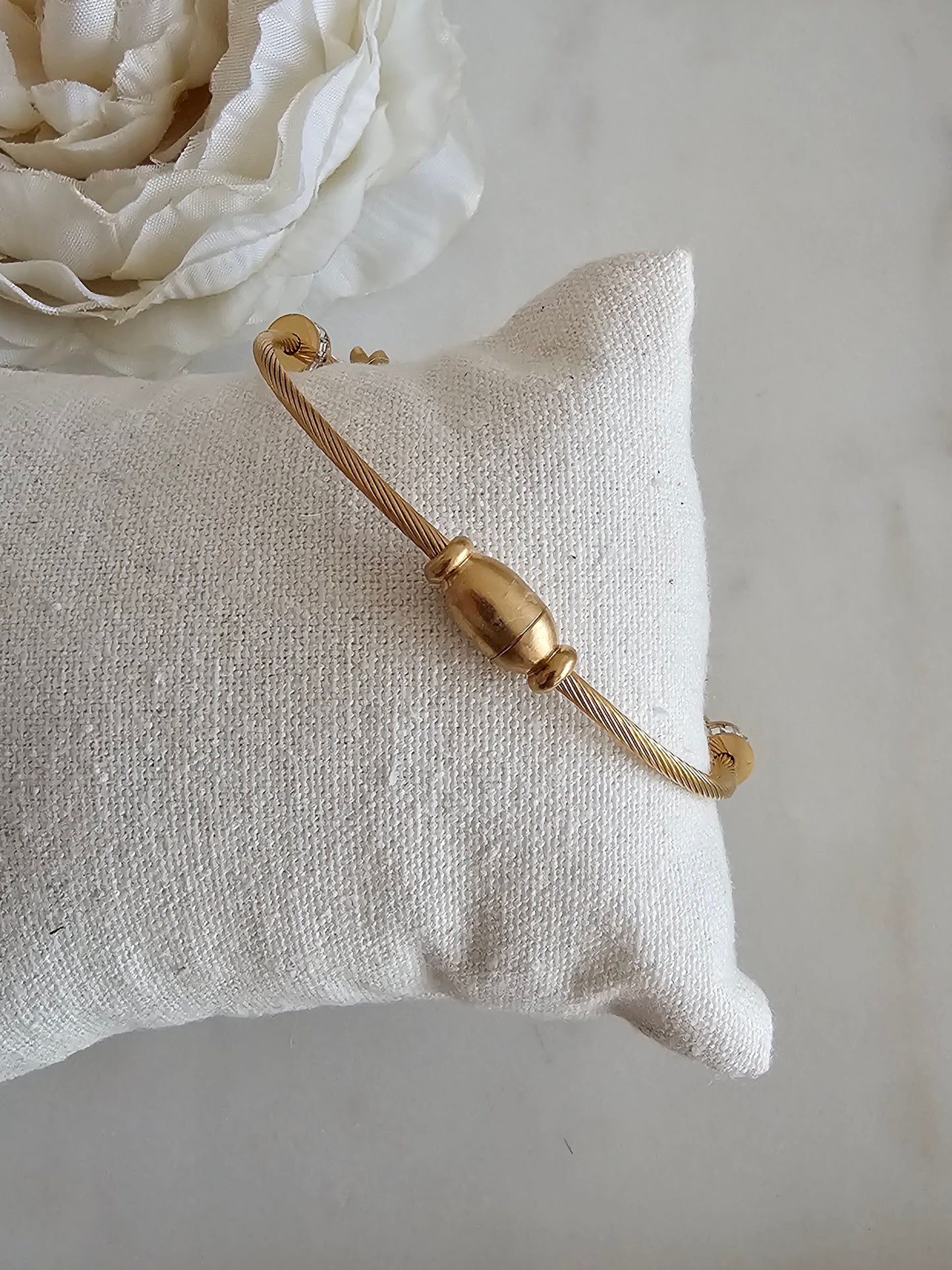 PELINA FLOWER BANGLE