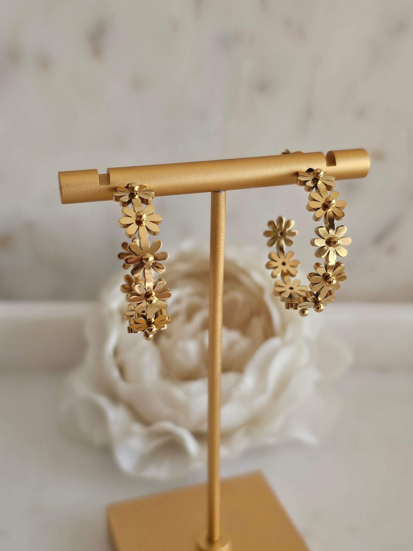 PELINA FLOWER HOOP EARRINGS