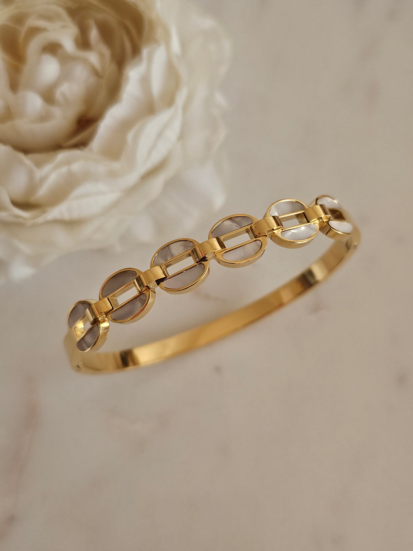 ALORA BANGLE