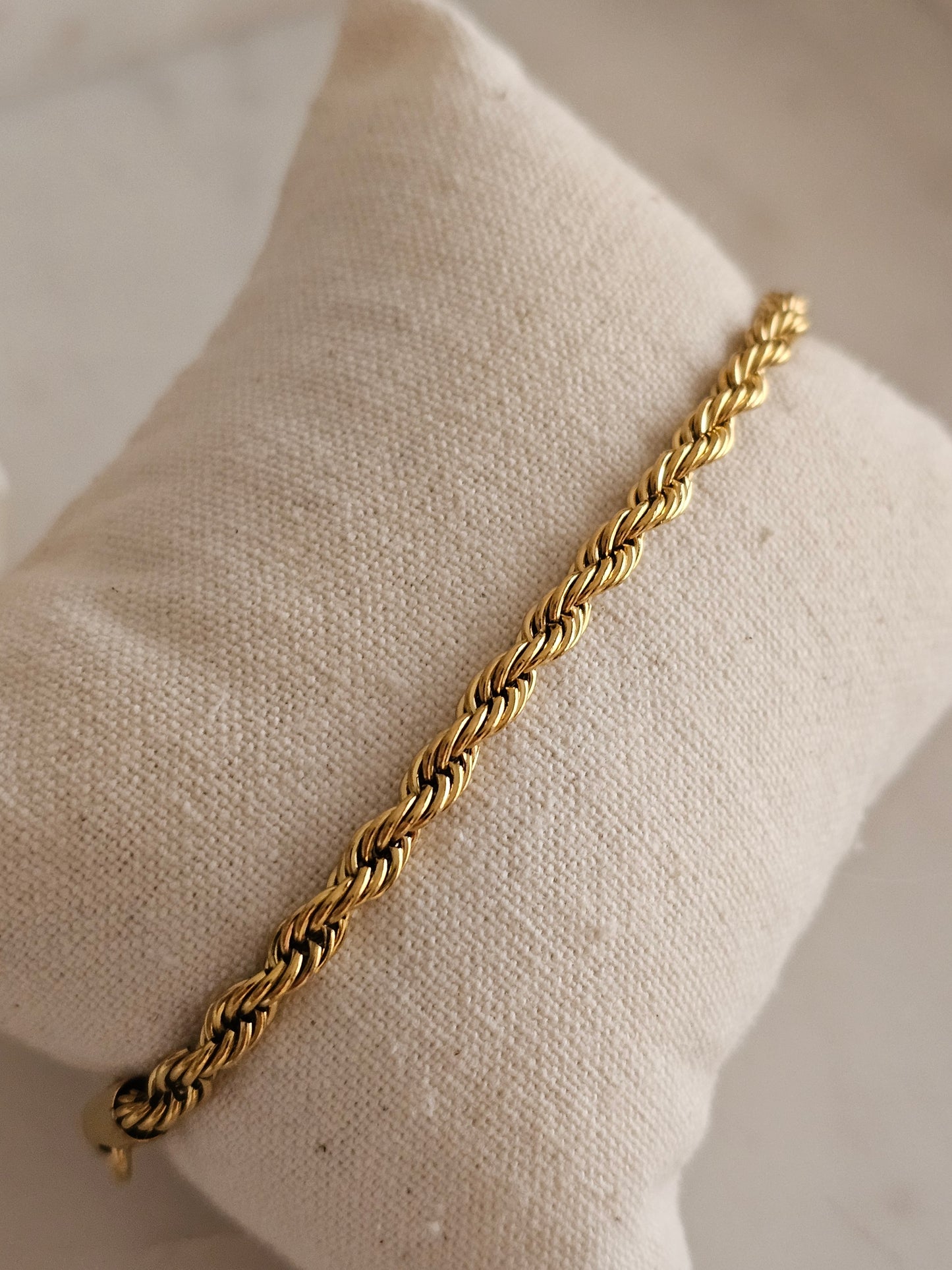 MISA TWIST CHAIN BRACELET