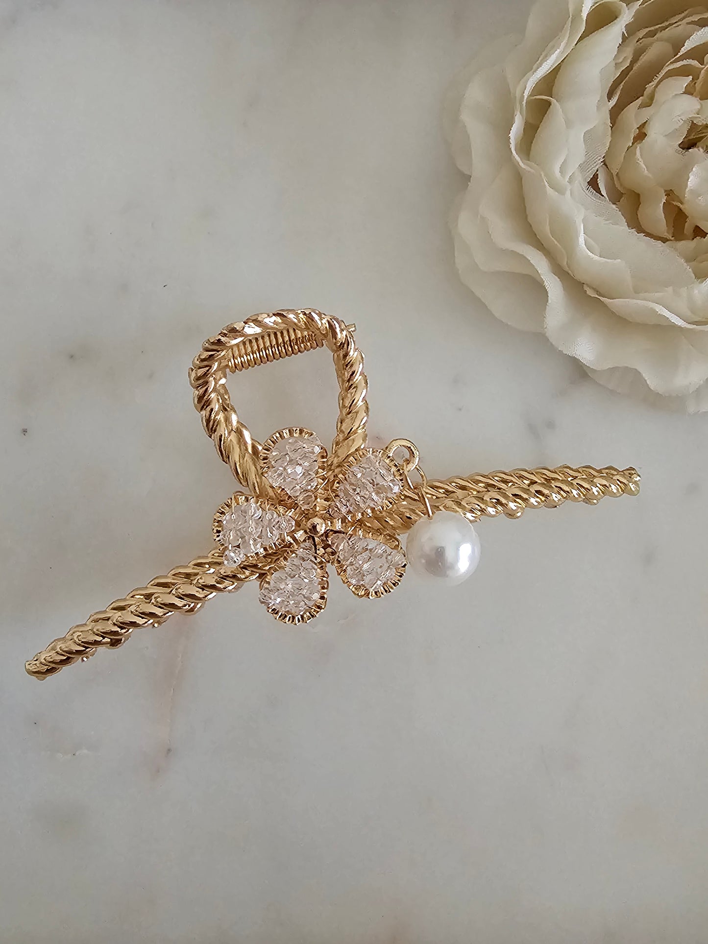 GOLD FLOWER & PEARL CHARM HAIR CLAW