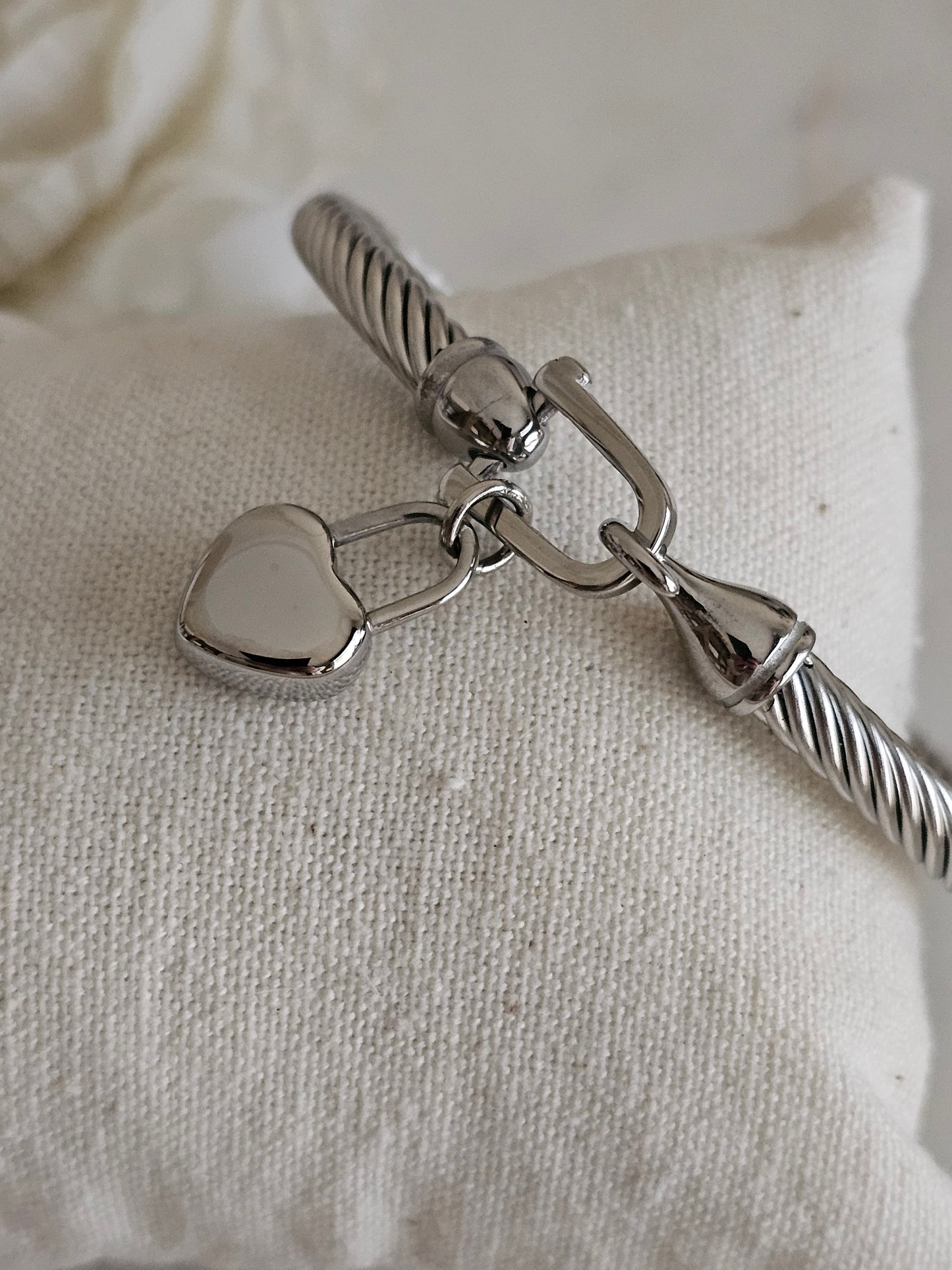 YAREN HEART PENDANT BANGLE