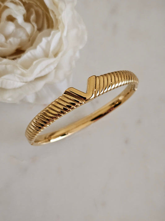 Gold plated stainless steel v bangle 