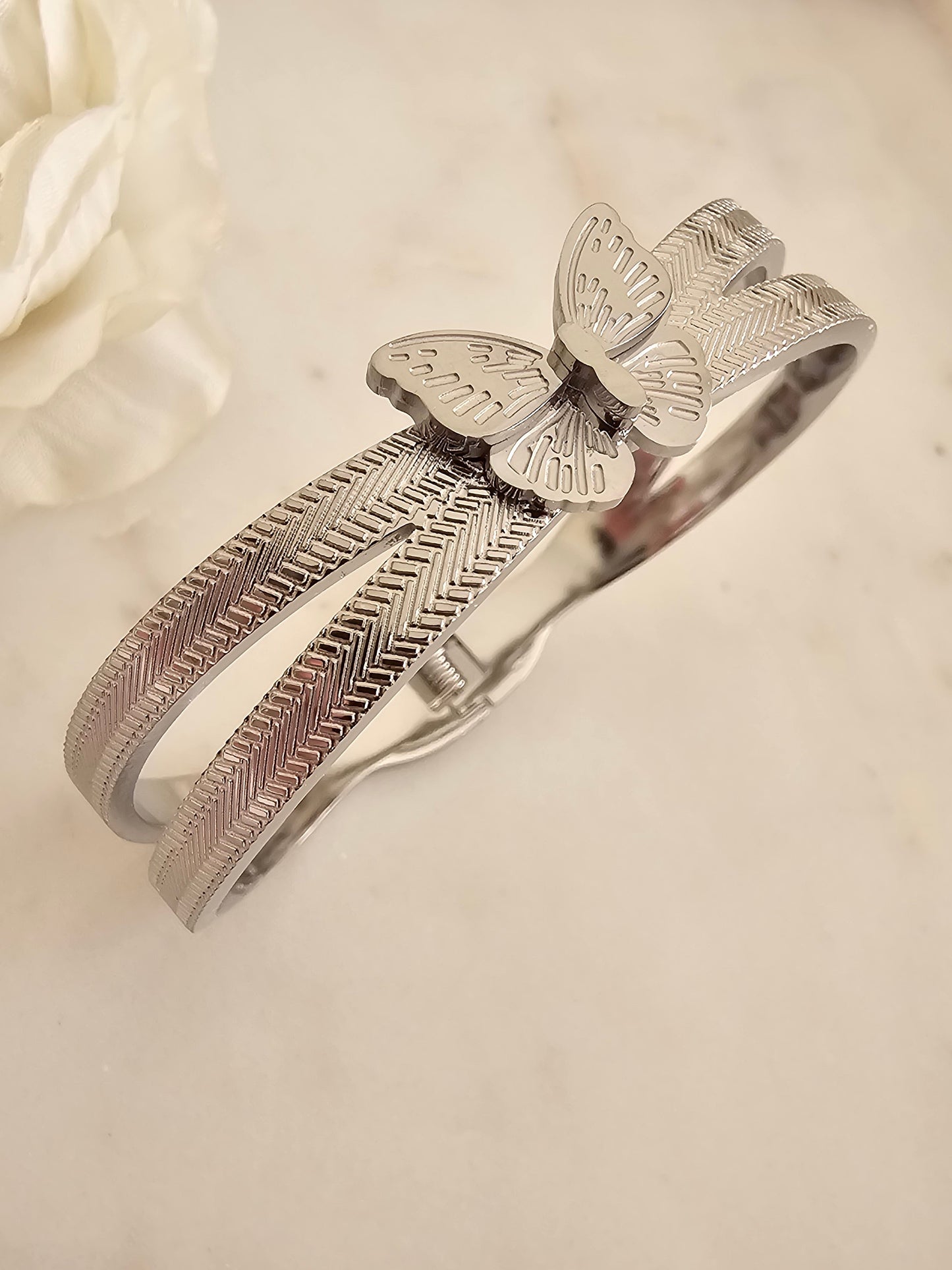 ASMIRA BUTTERFLY BANGLE