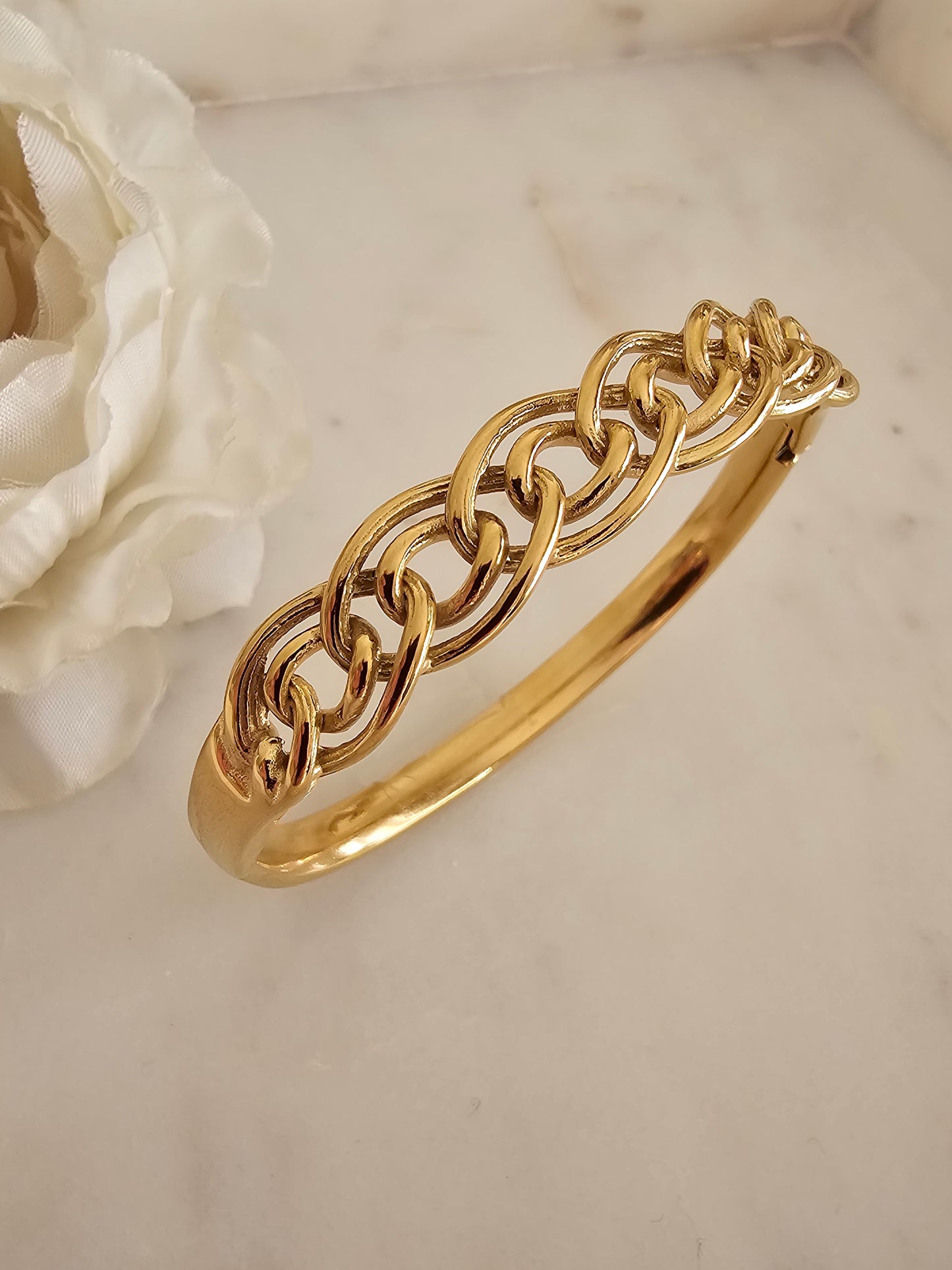 RAYANA BANGLE